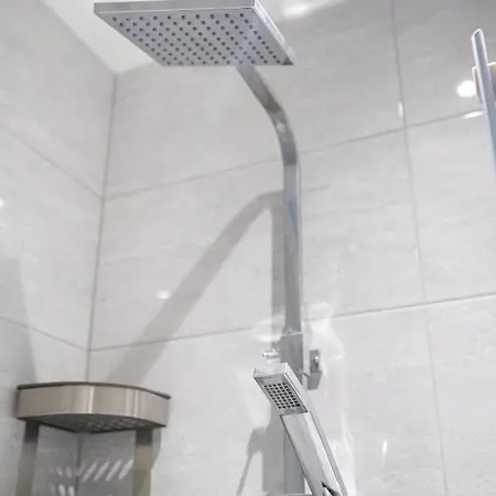 Studios With Ensuite Showers & Share Kitchens Prime Location Near Hospital, Town Center Apt 3 St Helens  Exterior photo