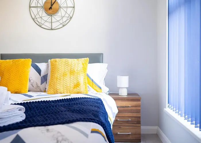 Studios With Ensuite Showers & Share Kitchens Prime Location Near Hospital, Town Center Apt 3