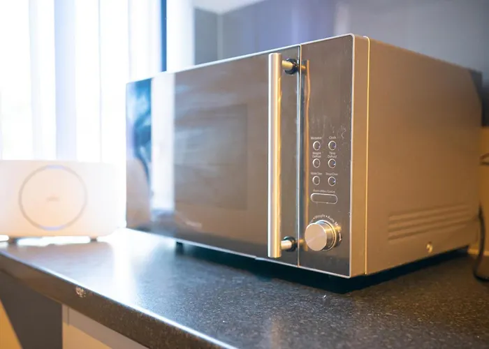 Studios With Ensuite Showers & Share Kitchens Prime Location Near Hospital, Town Center Apt 3