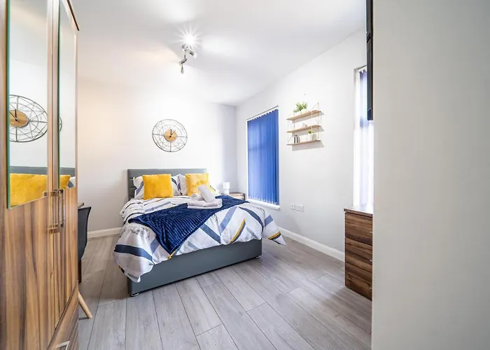 Studios With Ensuite Showers & Share Kitchens Prime Location Near Hospital, Town Center Apt 3