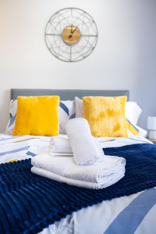 With Ensuite Showers & Share Kitchens Prime Location Near Hospital, Town Center 3
