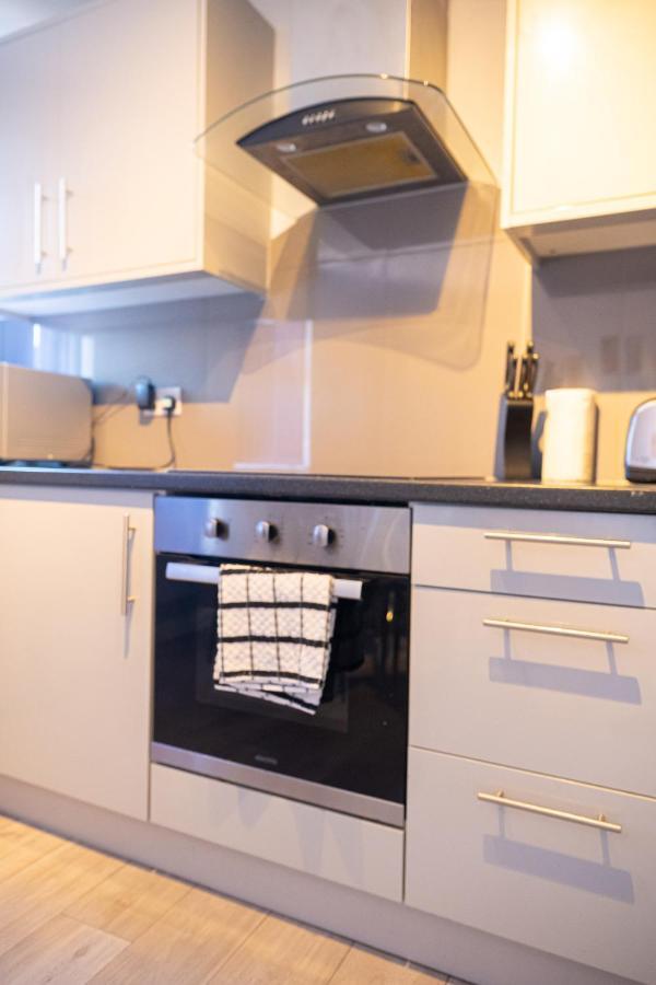 With Ensuite Showers & Share Kitchens Prime Location Near Hospital, Town Center 3