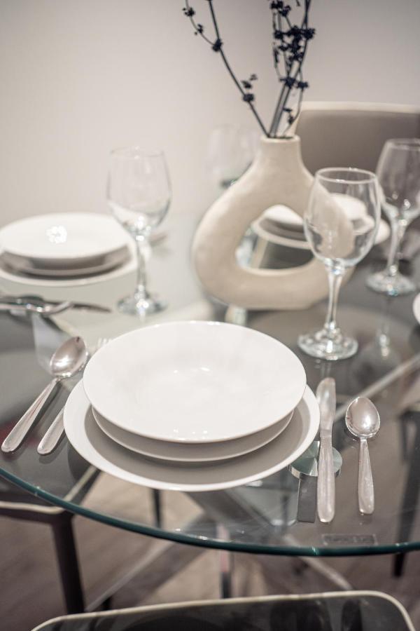 With Ensuite Showers & Share Kitchens Prime Location Near Hospital, Town Center 3
