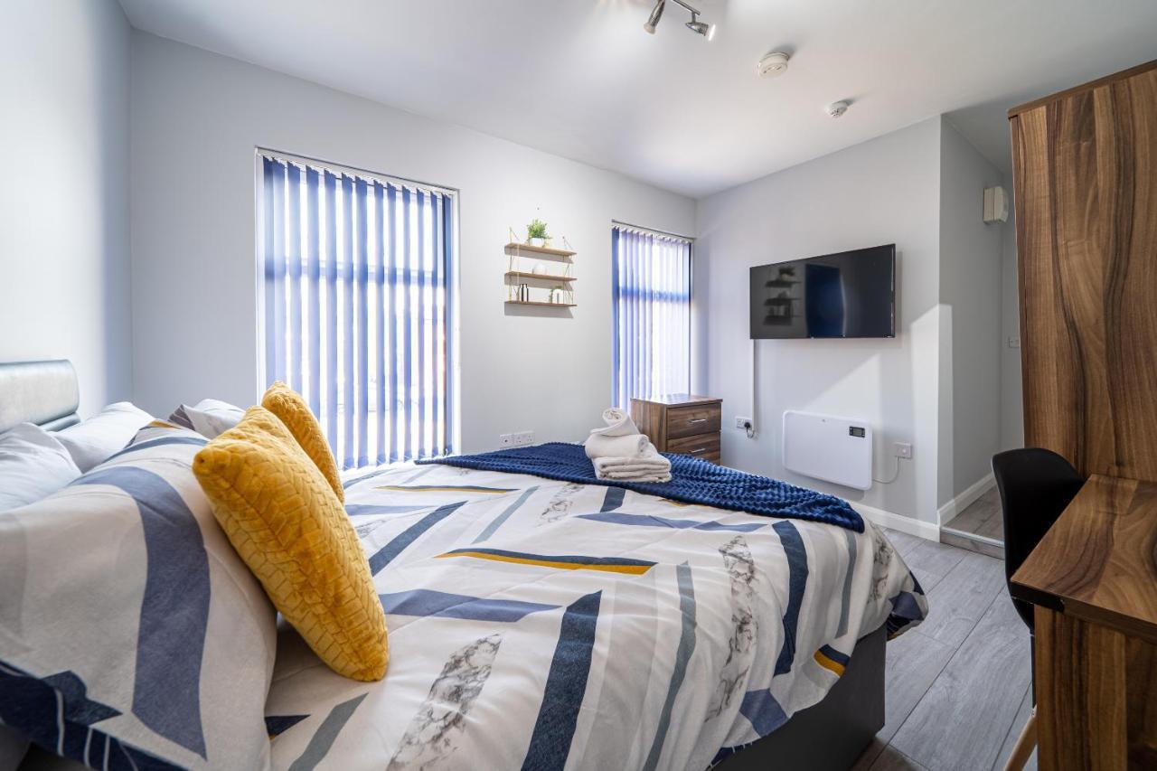Holiday home With Ensuite Showers & Share Kitchens Prime Location Near Hospital, Town Center 3 *