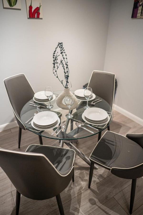 Holiday home With Ensuite Showers & Share Kitchens Prime Location Near Hospital, Town Center 3 *