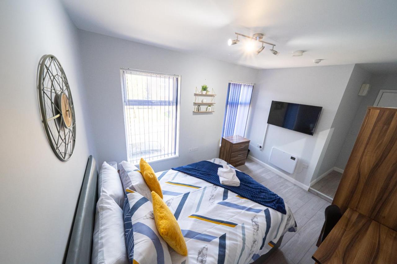 Holiday home With Ensuite Showers & Share Kitchens Prime Location Near Hospital, Town Center 3